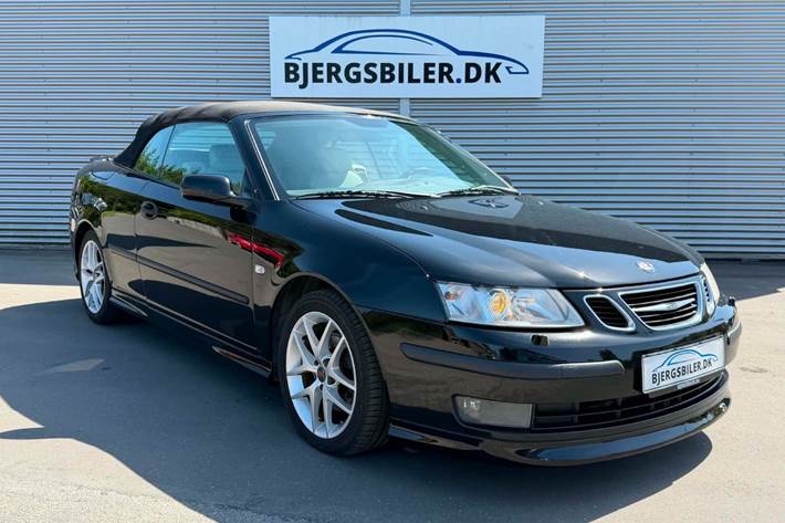 Sort Saab 9-3 fra 2005