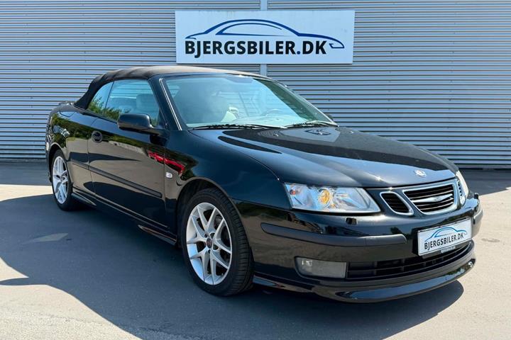 Sort Saab 9-3 fra 2005