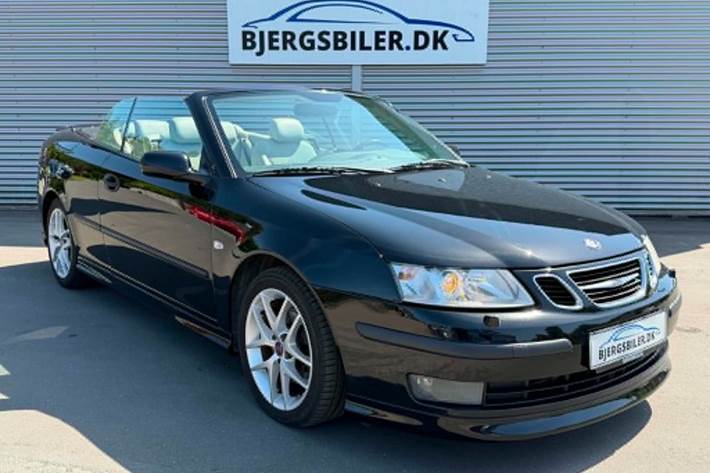 Sort Saab 9-3 fra 2005