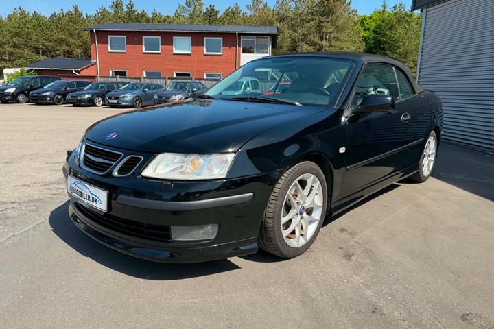 Sort Saab 9-3 fra 2005