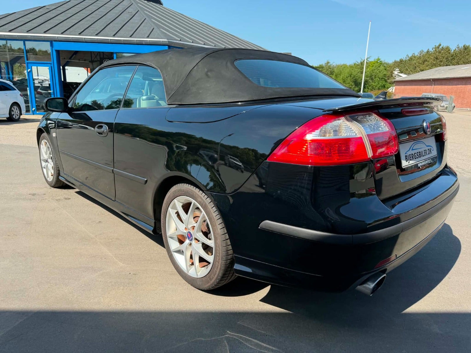 Sort Saab 9-3 fra 2005