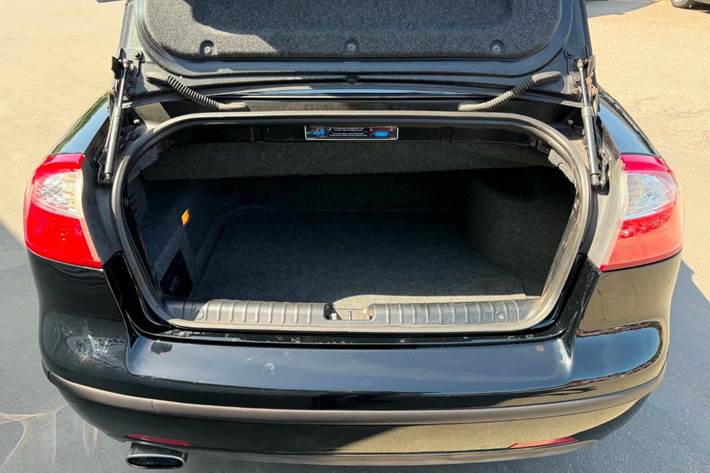 Sort Saab 9-3 fra 2005