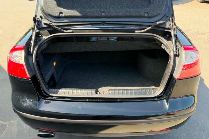 Sort Saab 9-3 fra 2005