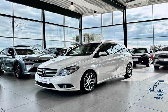 Hvid Mercedes B180 fra 2013