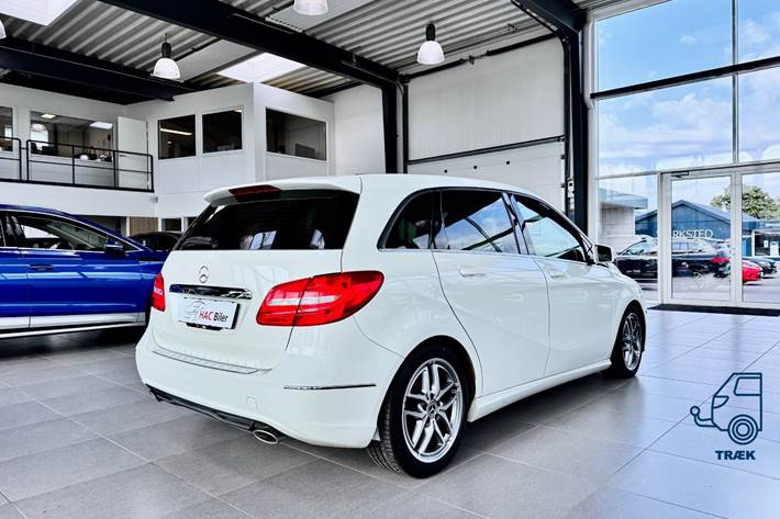 Hvid Mercedes B180 fra 2013