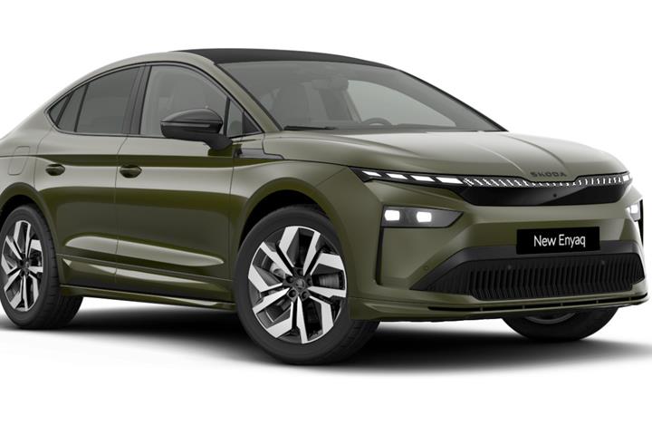 Grøn Skoda Enyaq fra 2026 set udefra