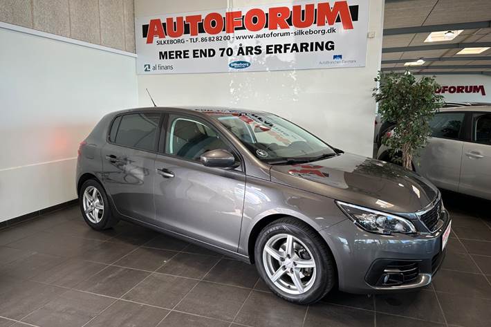 Grå Peugeot 308 fra 2019