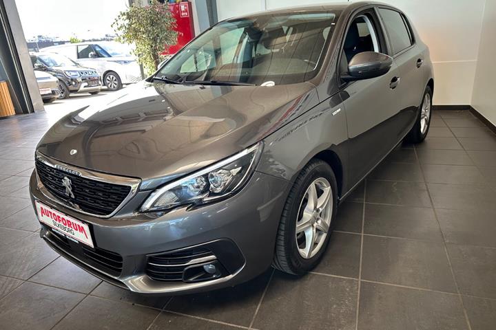 Grå Peugeot 308 fra 2019