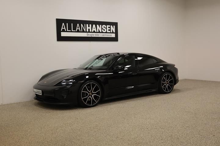 Sort Porsche Taycan fra 2023