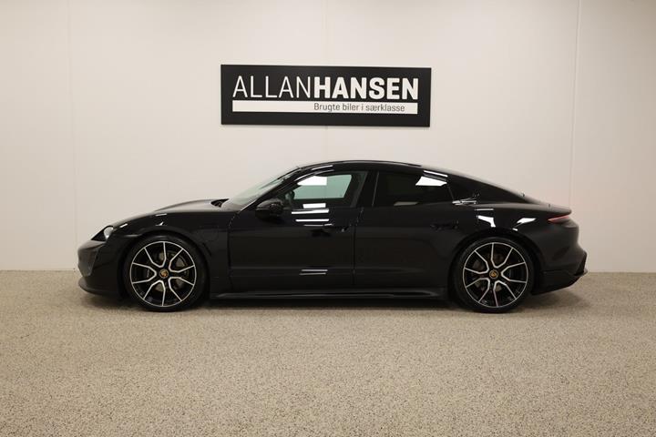 Sort Porsche Taycan fra 2023