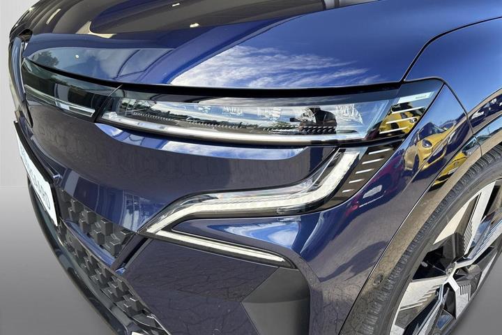 Blå Renault Megane E-Tech fra 2022