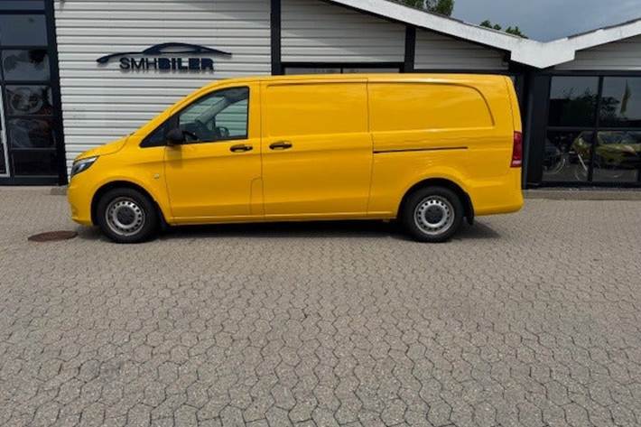 Gul Mercedes Vito 114 fra 2021