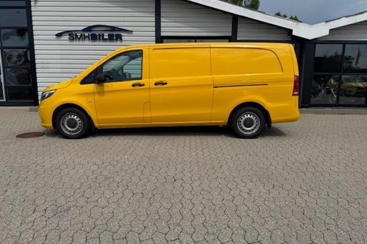 Gul Mercedes Vito 114 fra 2021