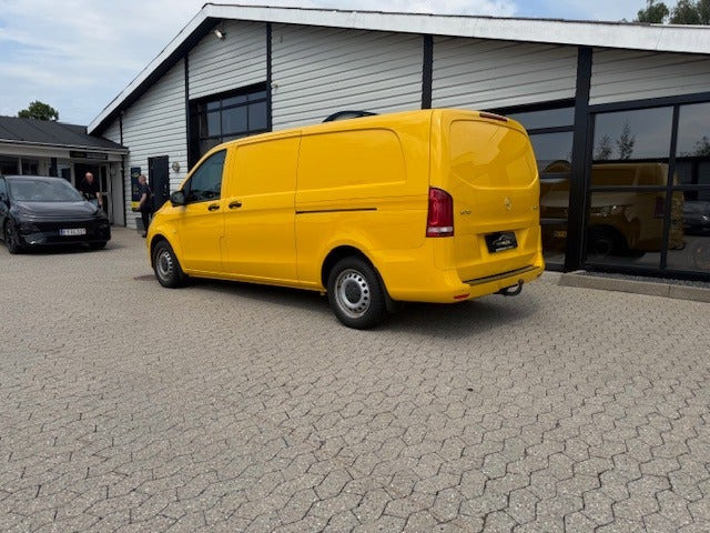 Gul Mercedes Vito 114 fra 2021