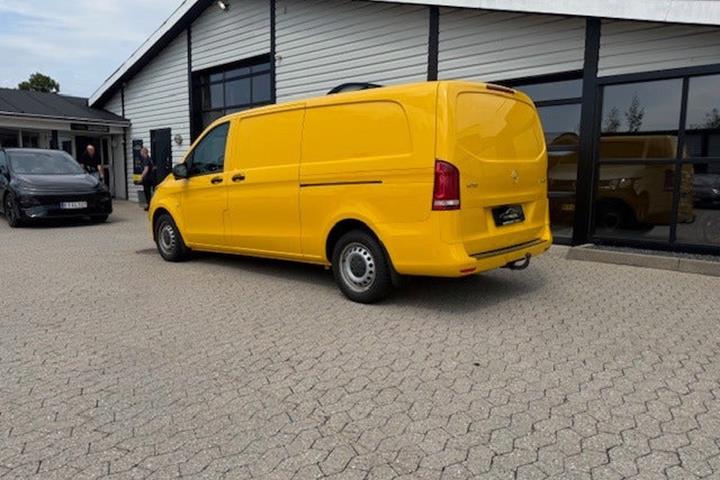 Gul Mercedes Vito 114 fra 2021