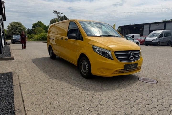 Gul Mercedes Vito 114 fra 2021