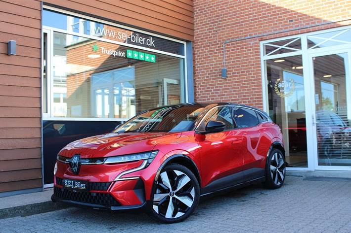 Rød Renault Megane E-Tech fra 2023