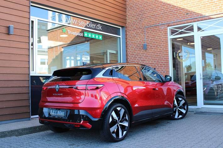 Rød Renault Megane E-Tech fra 2023