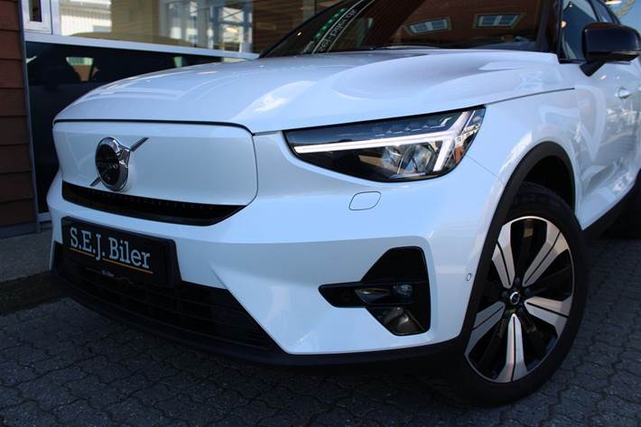 Hvid Volvo XC40 fra 2023