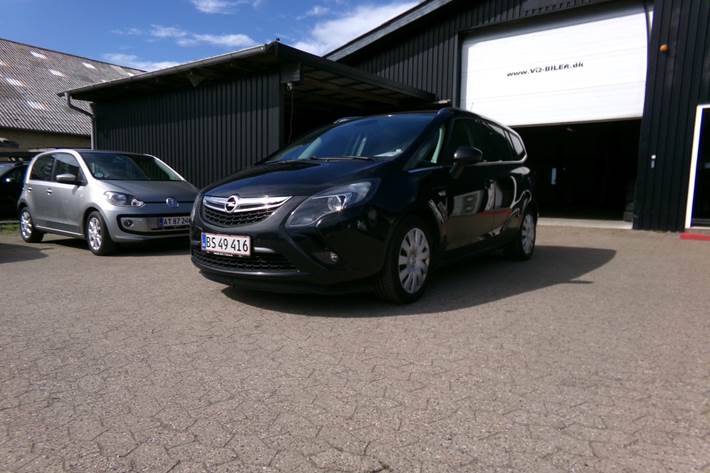 Sort Opel Zafira Tourer fra 2015