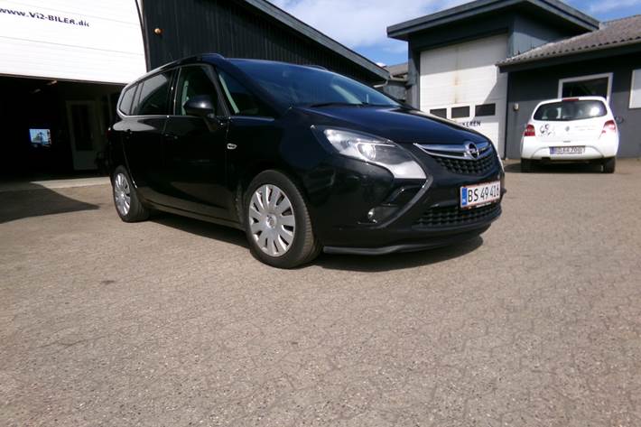 Sort Opel Zafira Tourer fra 2015
