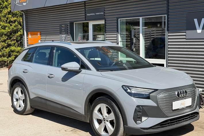 Grå Audi Q4 e-tron fra 2023