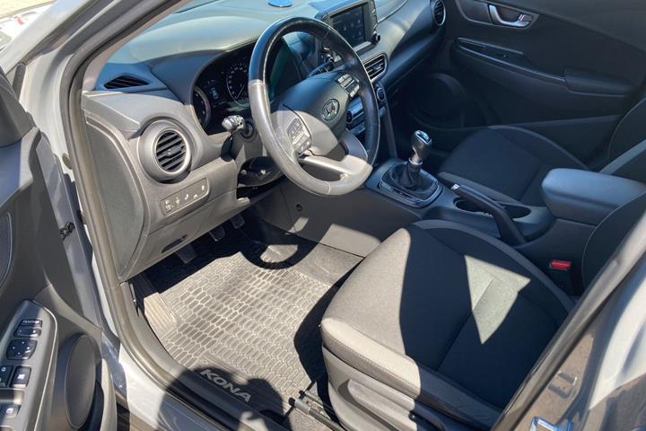 Grå Hyundai Kona fra 2020