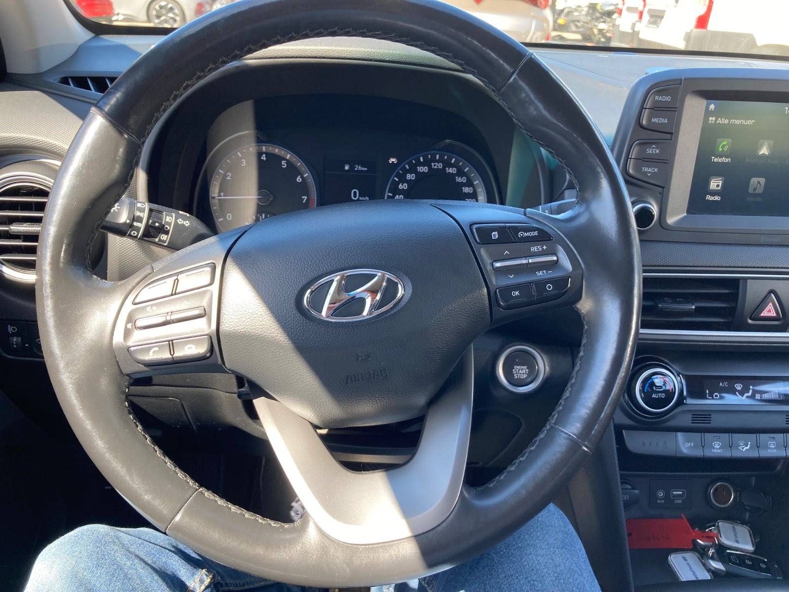 Grå Hyundai Kona fra 2020