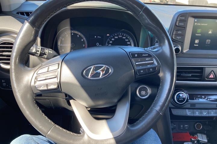Grå Hyundai Kona fra 2020