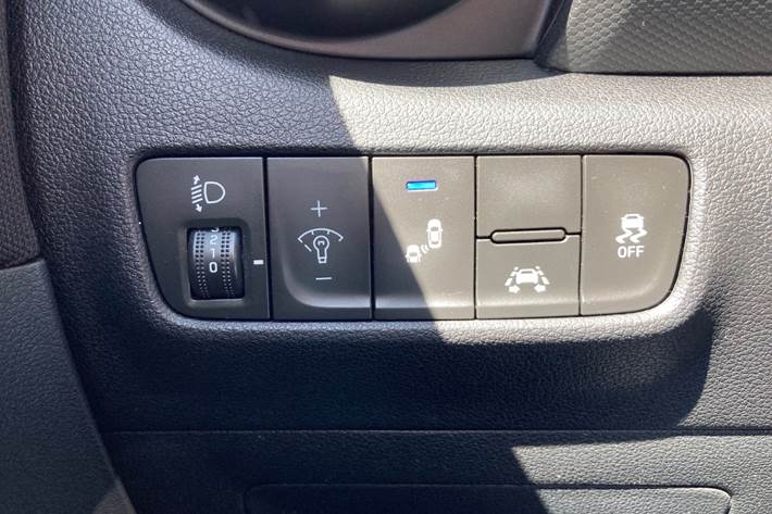 Grå Hyundai Kona fra 2020