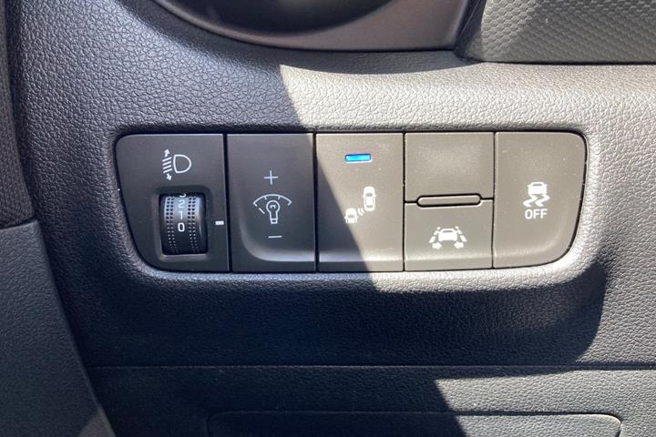 Grå Hyundai Kona fra 2020