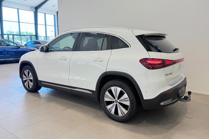 Hvid Mercedes EQA250 fra 2025