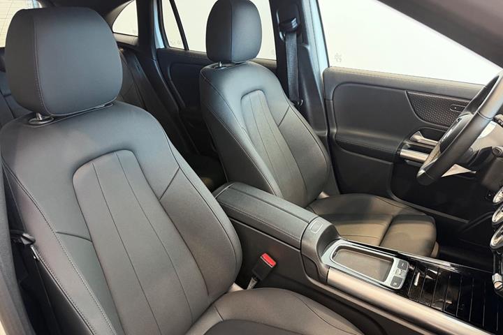 Hvid Mercedes EQA250 fra 2025