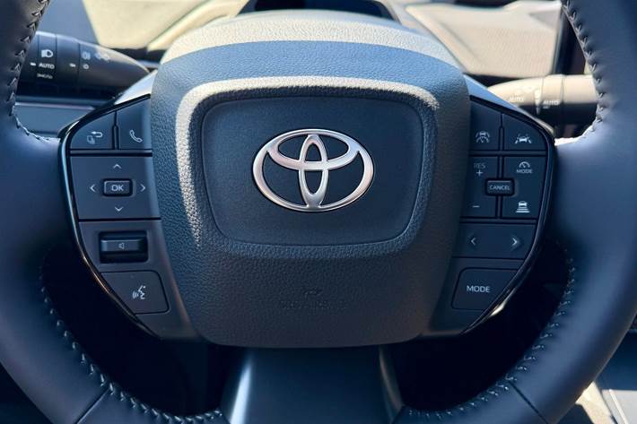 Grå Toyota BZ4X fra 2026