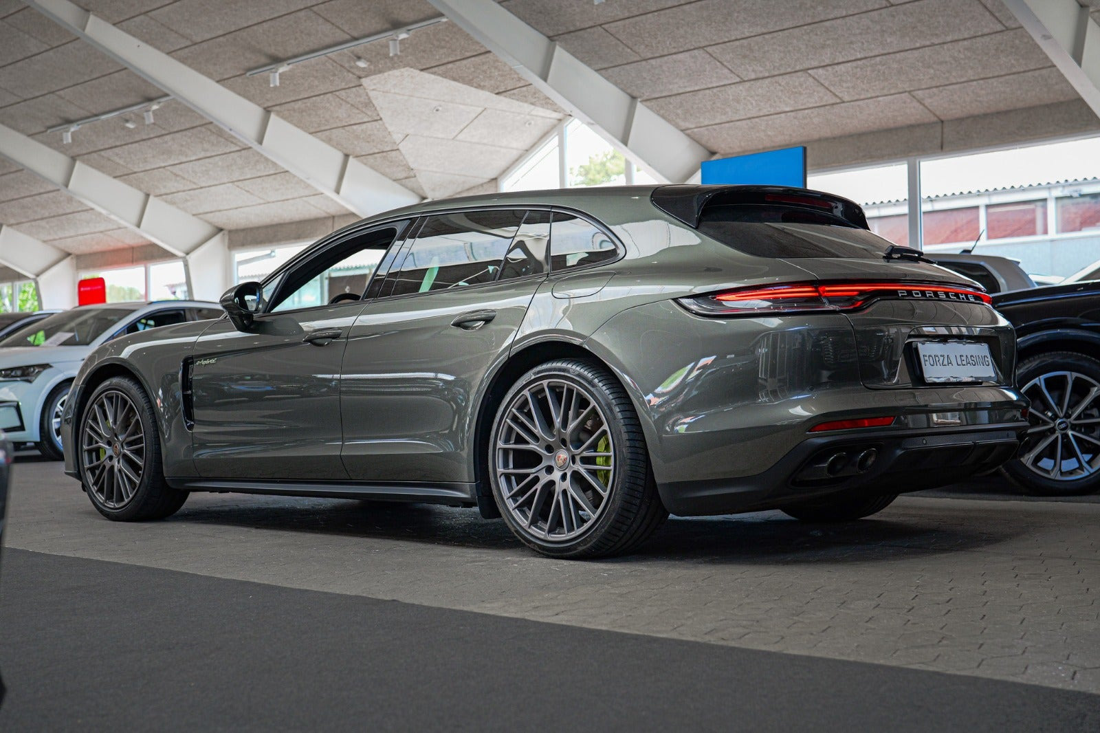 Grøn Porsche Panamera 4 fra 2021
