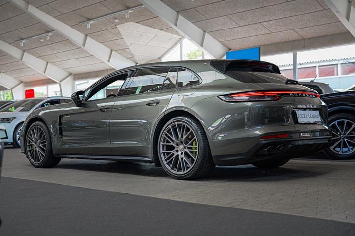 Grøn Porsche Panamera 4 fra 2021