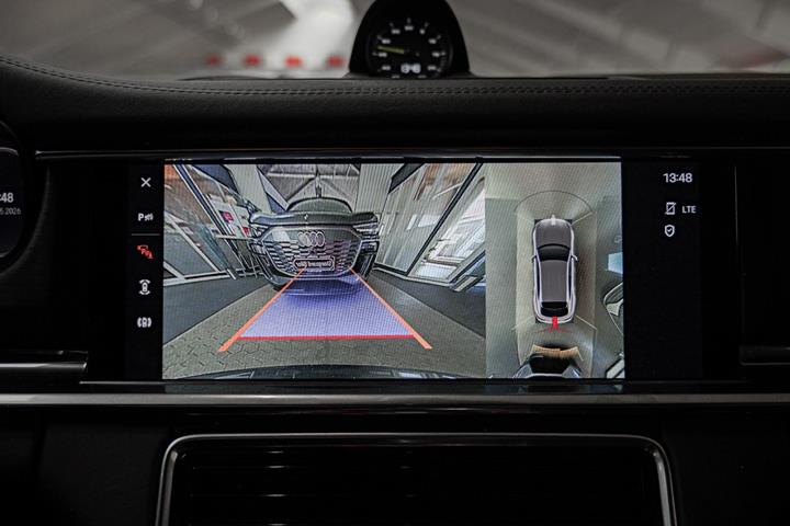 Grøn Porsche Panamera 4 fra 2021