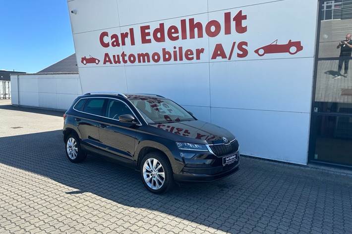 Sort Skoda Karoq fra 2019