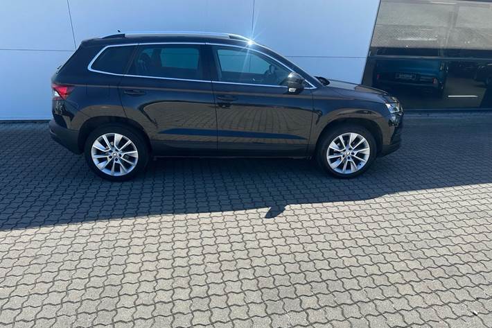 Sort Skoda Karoq fra 2019