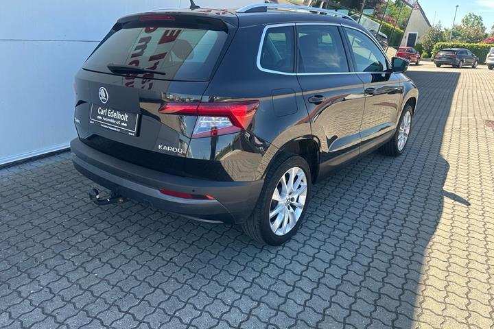 Sort Skoda Karoq fra 2019