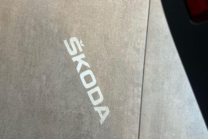 Sort Skoda Karoq fra 2019