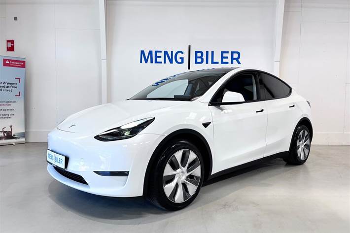 Hvid Tesla Model Y fra 2023