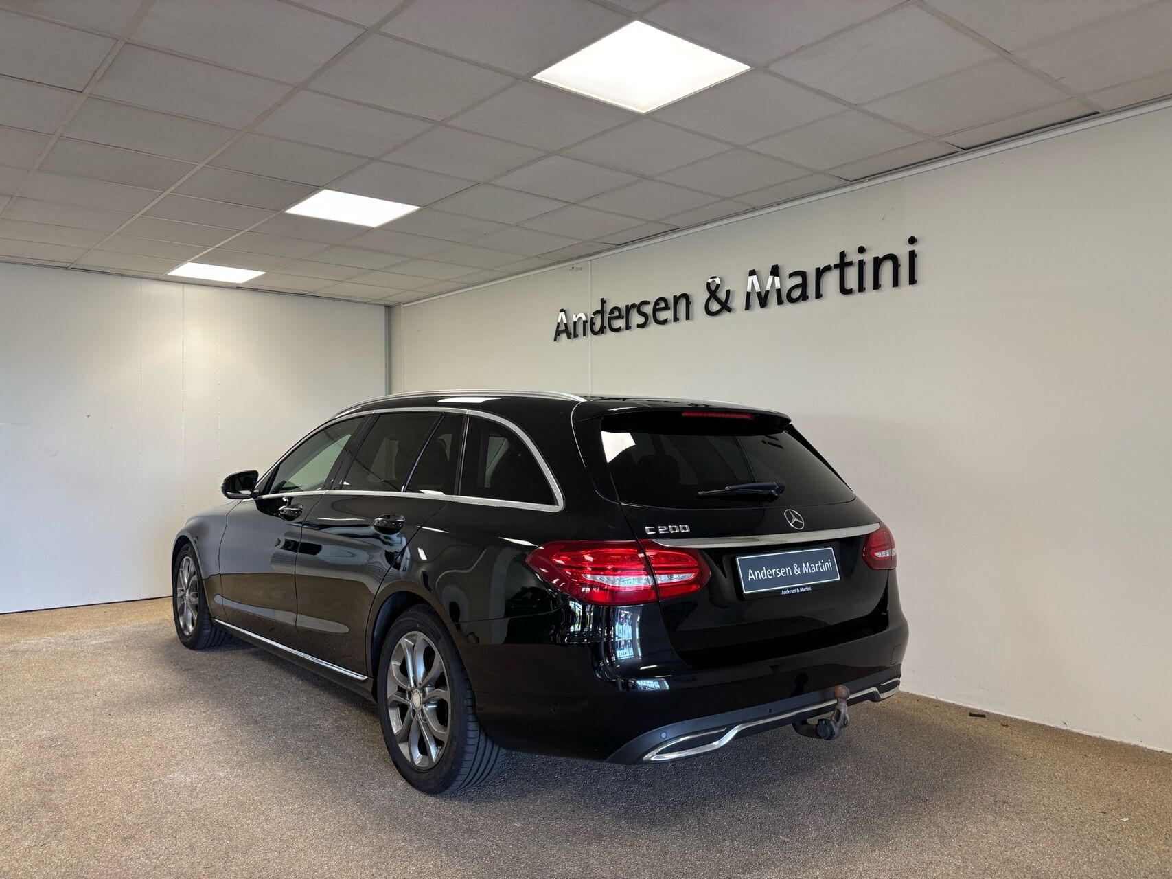 Sort Mercedes C200 fra 2015
