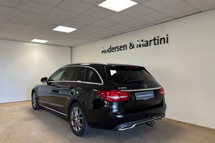 Sort Mercedes C200 fra 2015
