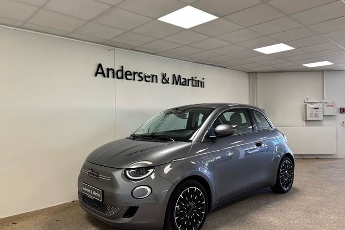 Grå Fiat 500e fra 2023