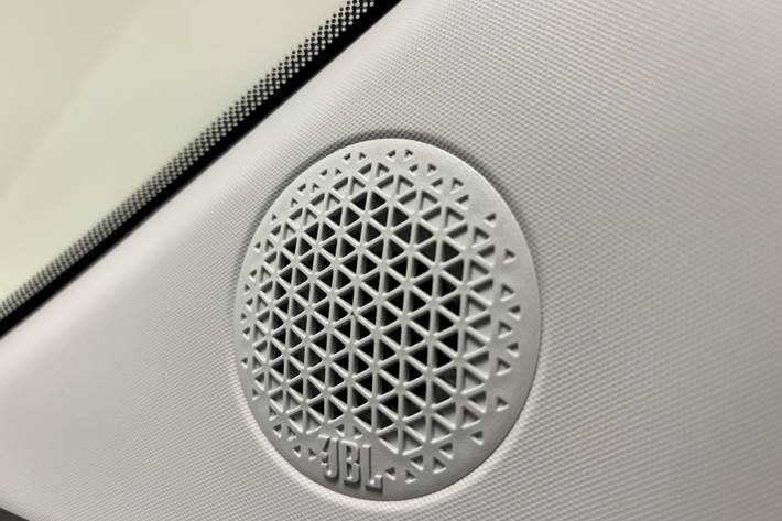 Grå Fiat 500e fra 2023