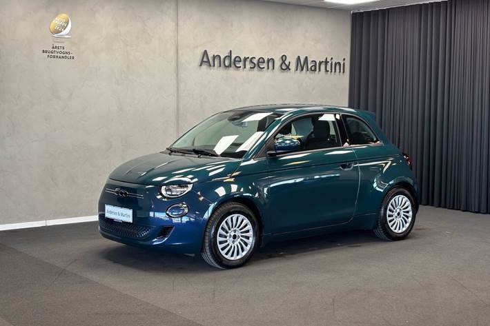 Blå Fiat 500e fra 2023
