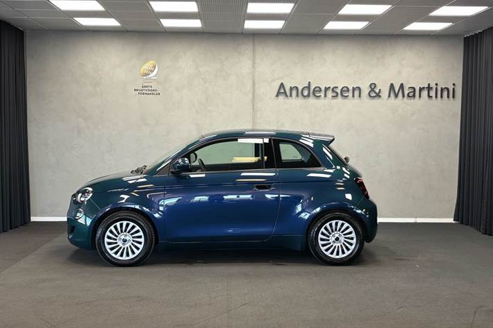 Blå Fiat 500e fra 2023