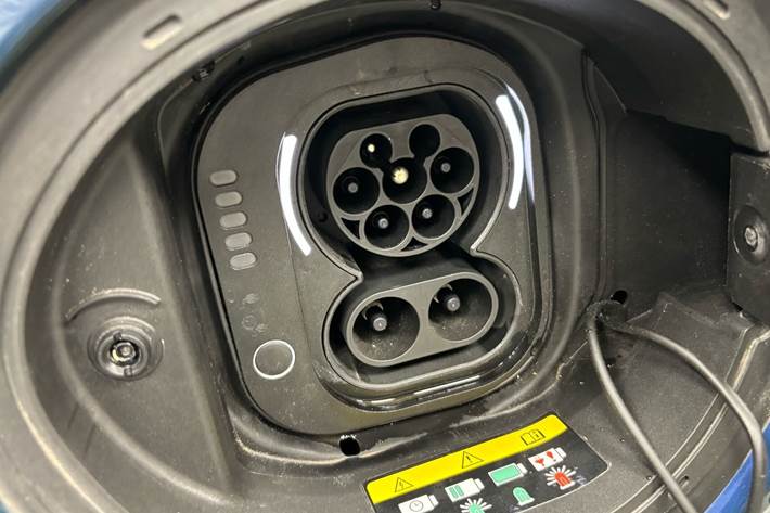Blå Fiat 500e fra 2023