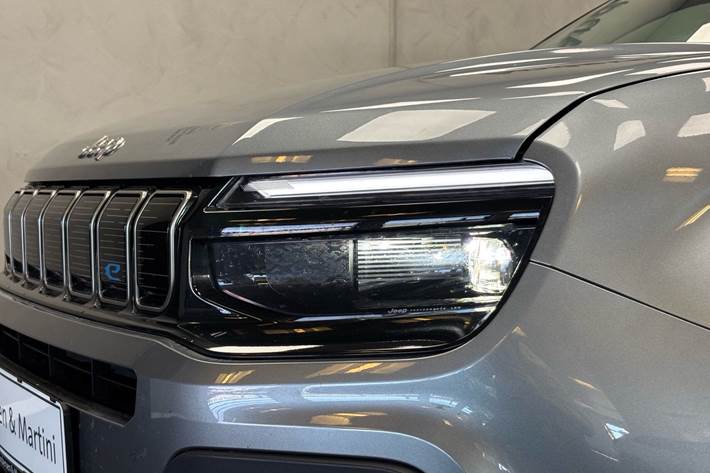 Grå Jeep Avenger fra 2023